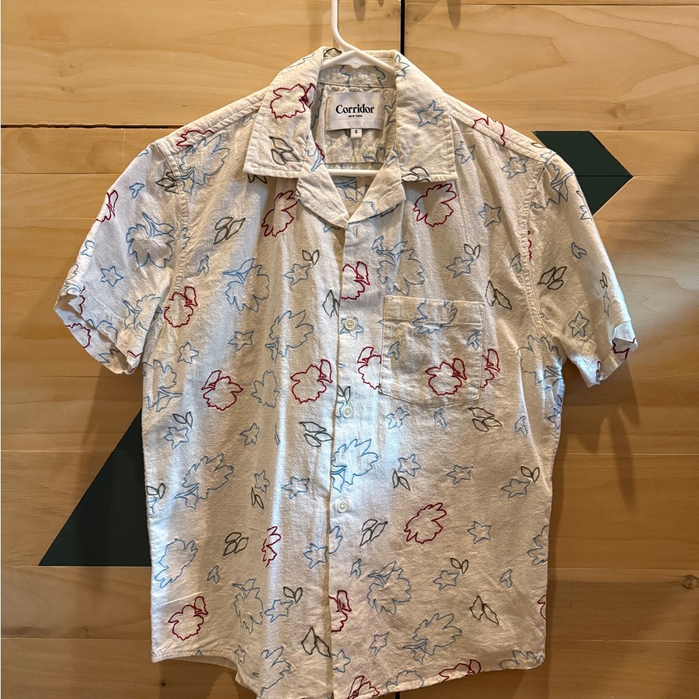 Corridor NYC - Men's Floral Print Shirt - White with Red and Blue Accents